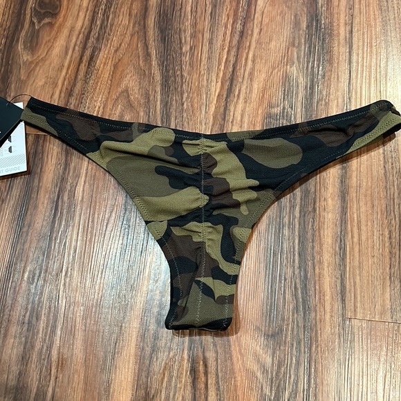 Volcom Can’t Sea Me V Bottom - Picture 9 of 14